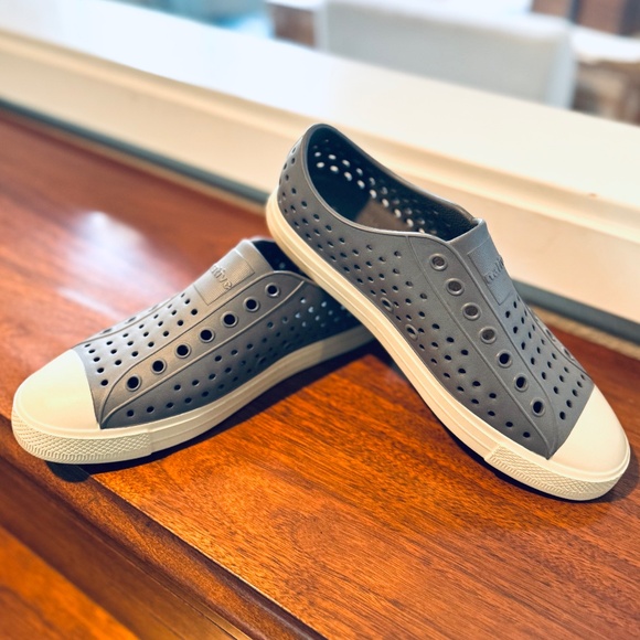 Native Jefferson Grey Slip-On Lightweight Shoe Unisex, Mens 6 Womens 8, NEW! - Picture 4 of 7